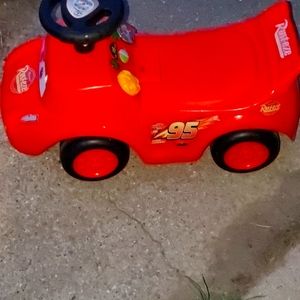 Lighting McQueen ride on car